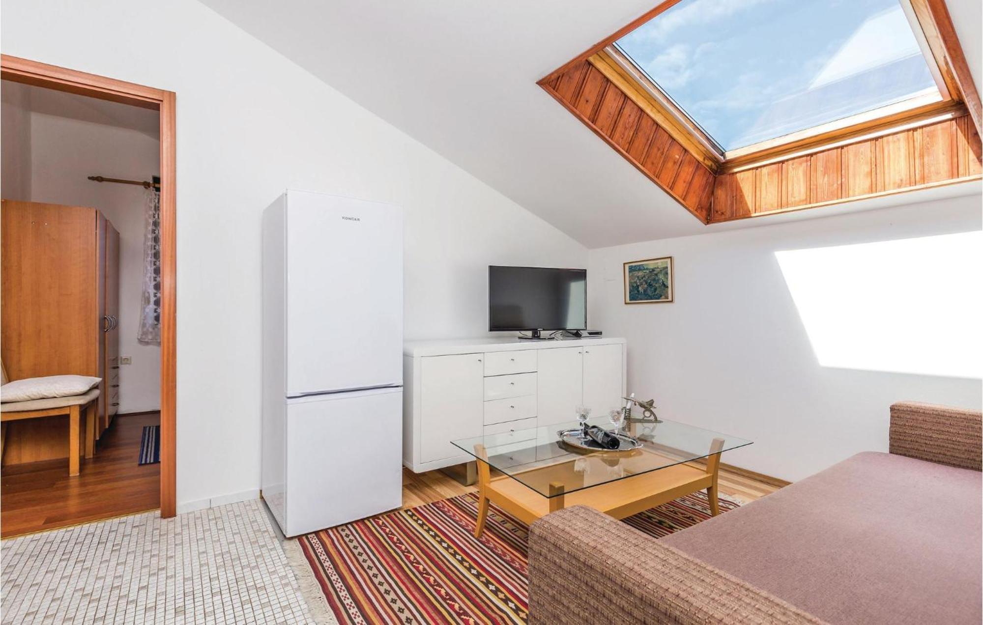 Lovely Apartment In Kampor With Kitchen Exterior photo
