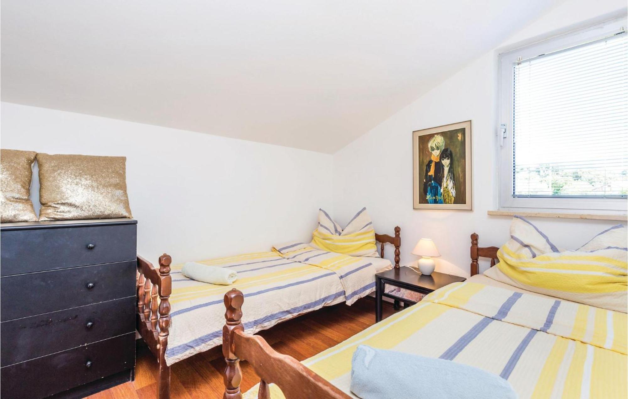 Lovely Apartment In Kampor With Kitchen Exterior photo
